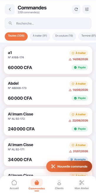 Application mobile SmartCouture : la liste des commandes filtrée par statut, avec le client, la date de livraison, le montant et la mention payée ou acompte.